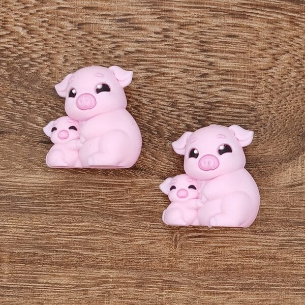 3d Mom & Baby Pig Silicone Focal Bead